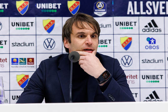 Malmö FFs tränare Milos Milojevic på en presskonferens