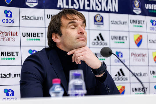 Malmö FFs tränare Milos Milojevic på en presskonferens