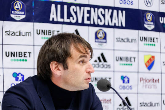 Malmö FFs tränare Milos Milojevic på en presskonferens