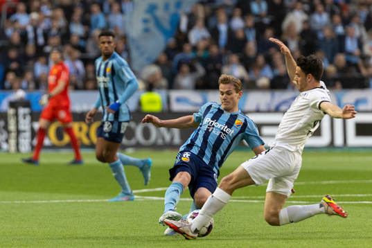 Djurgårdens Hampus Finndell och Malmös Samuel Adrian
