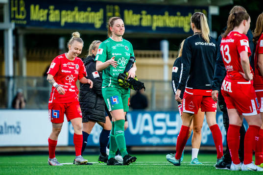 Örebros målvakt Tove Enblom deppar