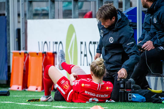 Örebros Nathalie Hoff Persson tas omhand