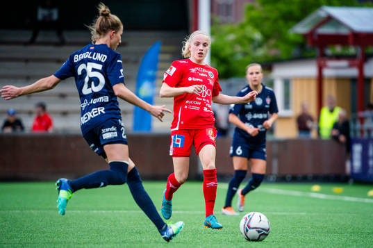 Örebros Anna Sandberg mot Rosengårds Emma Berglund