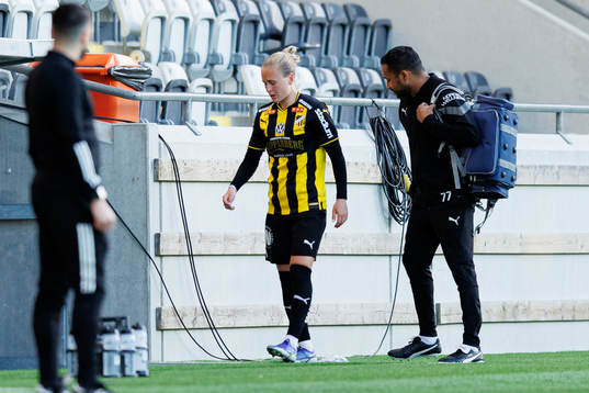 Häckens Filippa Curmark utgår skadad