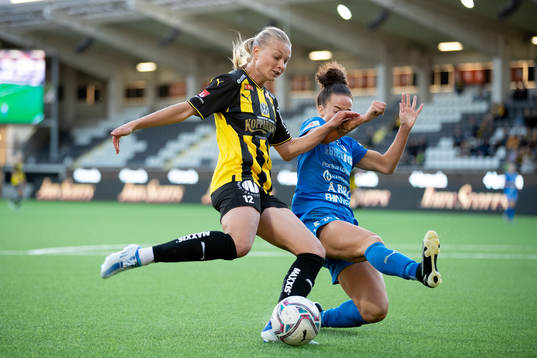 Häckens Stine Larsen och Kalmars Antoinette Jewel Williams