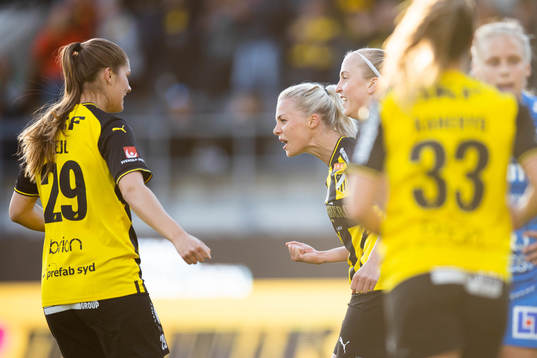 Häckens Lotta Öqvist jublar