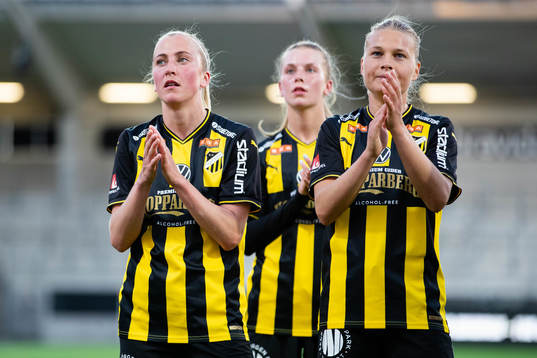 Häckens Julia Karlernäs, Dilja Yr Zomers och Stine Larsen