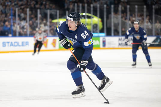 Mikael Granlund of Finland scores the 1-0 goal