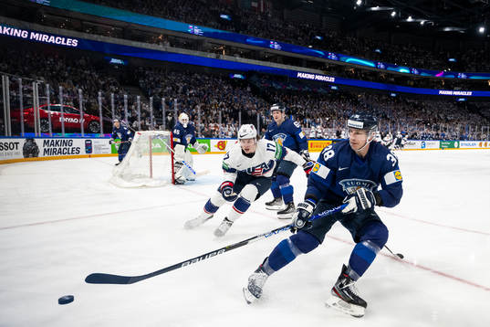 Bläddra bland fler bilder av 2022 IIHF Ice Hockey World Championship, day 4, Finland - USA