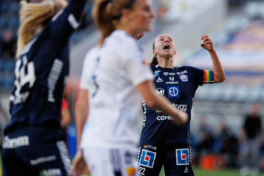 Linköpings Olga Ahtinen jublar