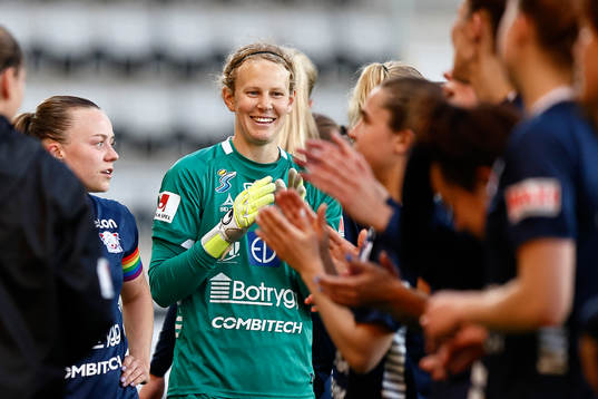 Linköpings målvakt Cajsa Andersson jublar