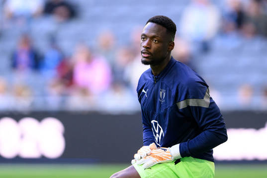 Malmö FFs Ismael Diawara innan fotbollsmatchen i
