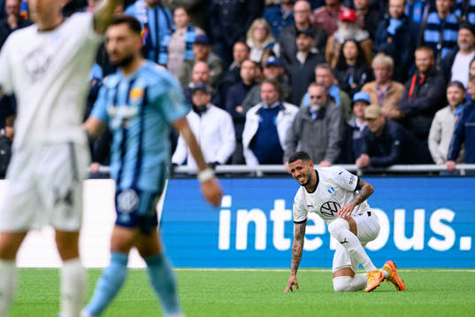 Malmö FFs Sergio Pena deppar