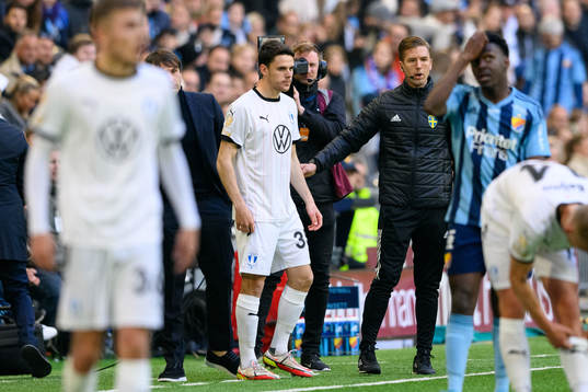 Malmö FFs Samuel Adrian byts in
