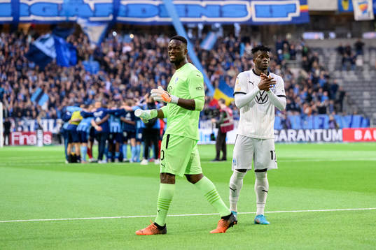 Malmö FFs Ismael Diawara och Malik Abubakari deppar