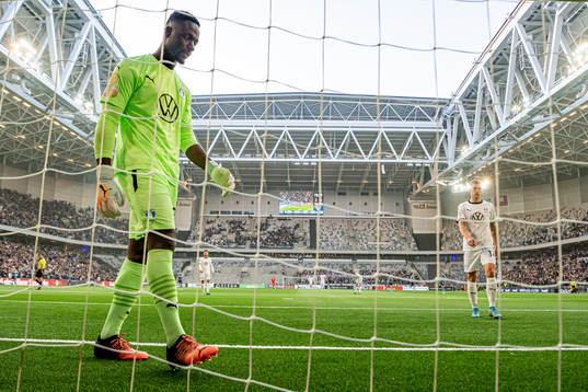 Malmö FFs målvakt deppar