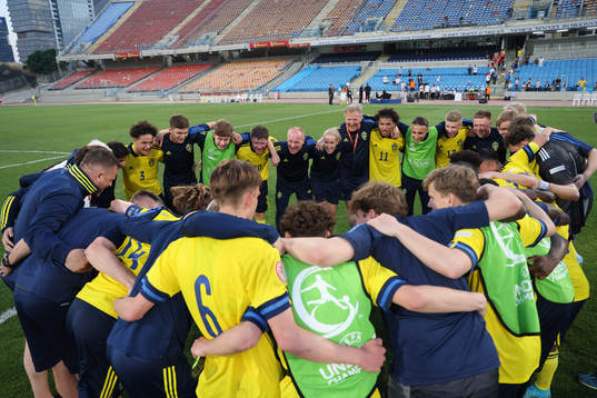 Bläddra bland fler bilder av Fotboll, U17-EM, Sverige - Danmark