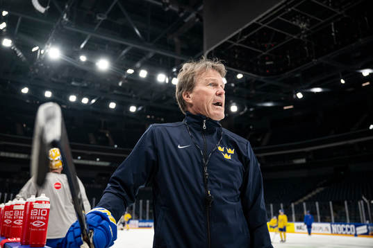 Head coach Johan Garpenlöv of Sweden at a practice session