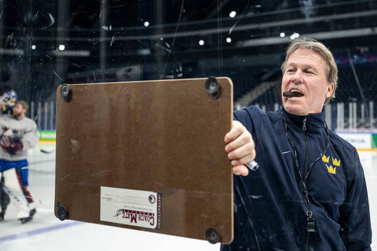Head coach Johan Garpenlöv of Sweden at a practice session