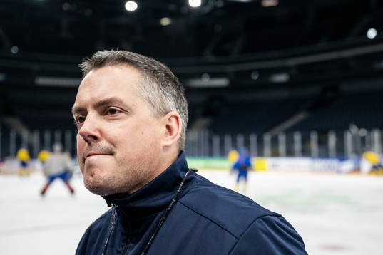 Assistant coach Tomas Montén of Sweden at a practice