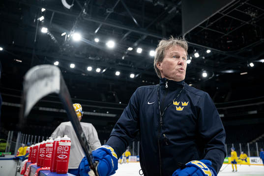 Head coach Johan Garpenlöv of Sweden at a practice session