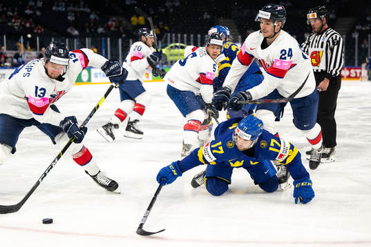 Oskar Lang of Sweden against David Phillips and Joshua