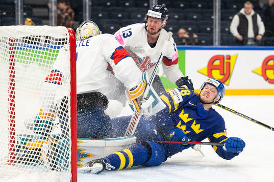 David Phillips of Great Britain and Carl Klingberg of Sweden