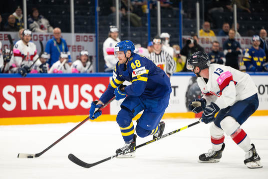 David Phillips of Great Britain and Carl Klingberg of Sweden
