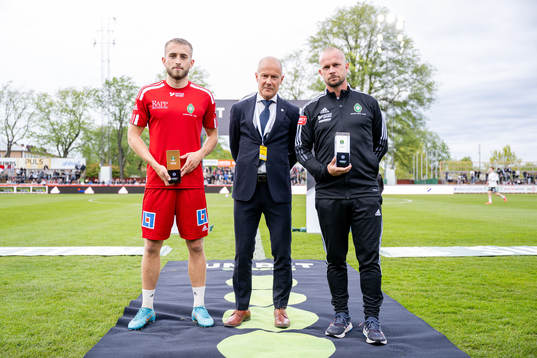 Skövdes Jack Cooper Love och tränare Tobias Linderoth