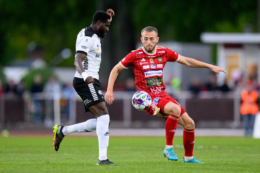 Örebros Nasiru Moro och Skövdes Jack Cooper Love