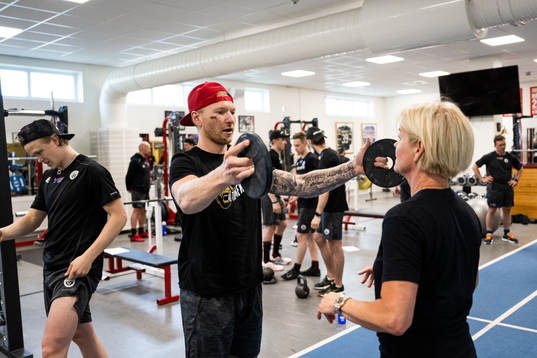 Andreas Borgman och rehabkoordinator Stina Hedin