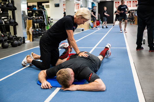 Rehabkoordinator Stina Hedin och Anders Grönlund