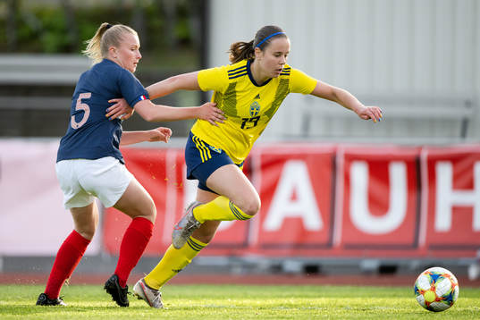 Frankrikes Laura Obrecht och Sveriges Matilda Ekblom