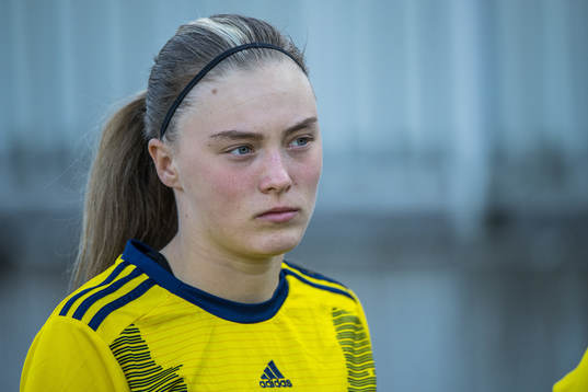 Sveriges Ida Björnberg innan F16 landskampen i fotboll