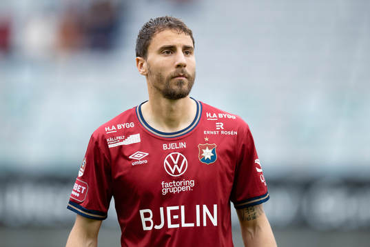 Örgrytes Jonathan Azulay  på line up innan