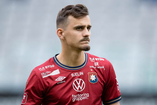 Örgrytes Ajdin Zeljkovic på line up innan fotbollsmatchen