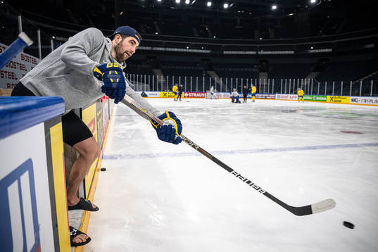 Bläddra bland fler bilder av 2022 IIHF Ice Hockey World Championship, Sweden, day 6, morning skate 