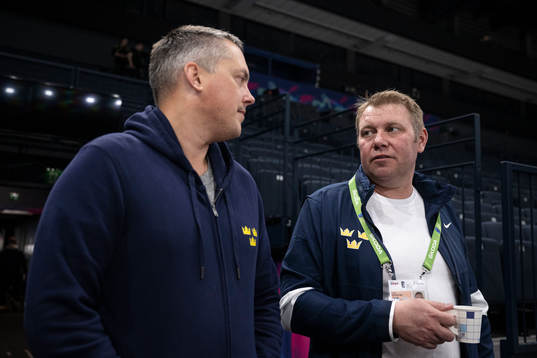 Assistant coach Tomas Montén and team manager Lars