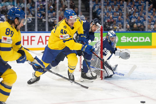 Carl Klingberg of Sweden and Niklas Friman of Finland