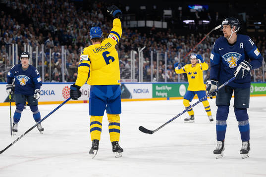 Adam Larsson of Sweden celebrates the 0-1 goal