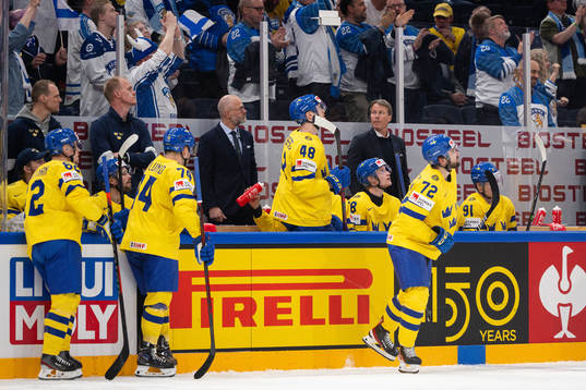 Head coach Johan Garpenlöv of Sweden looks dejected