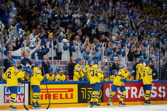 Players of Sweden look dejected