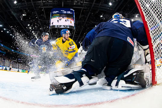 Toni Rajala of Finland and Joel Kellman of Sweden