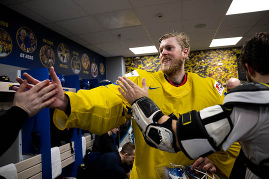 Bläddra bland fler bilder av 2022 IIHF Ice Hockey World Championship, day 6, Finland - Sweden