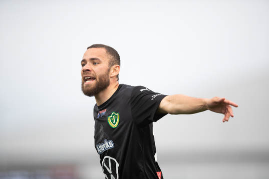 Jönköpings Malkolm Moenza reagerar