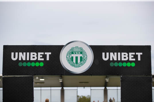 En skylt för spelbolaget Unibet med Västerås logotype