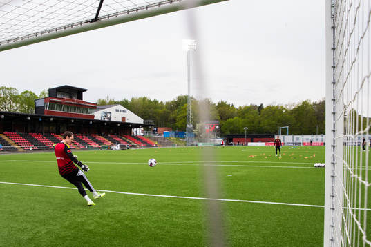 Östersunds målvakt Andrew Mills och målvakt Anton Berg