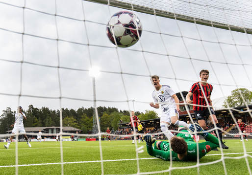 Östersunds Yannick Adjoumani (ej i bild) kvitterar till
