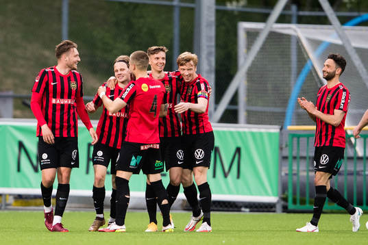 Brommapojkarnas Oscar Pettersson jublar