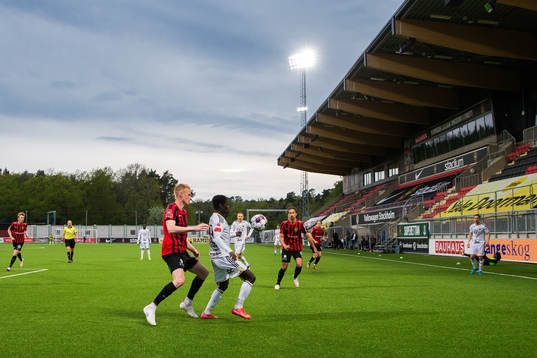 Brommapojkarnas Nicklas Maripuu och Östersunds Yannick